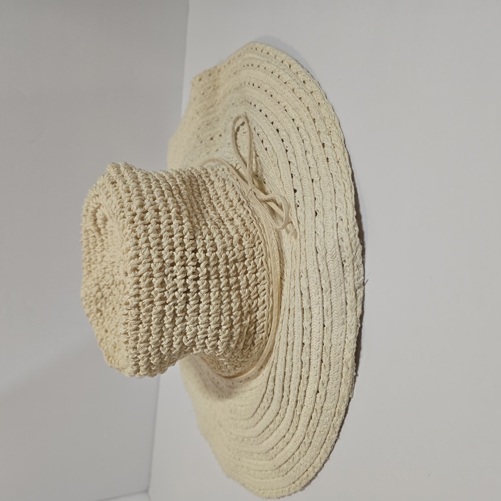 Crochet Knot Woven Straw Beach Vacation Sun Hat with Wide Brim New W/O Tag Cream